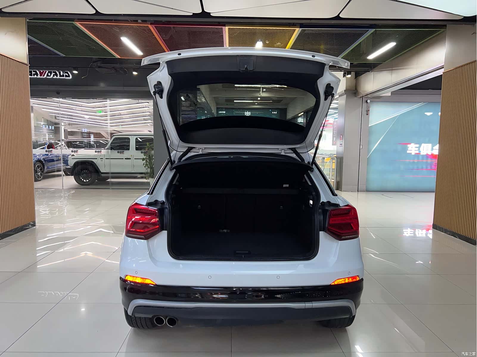Audi Q2L, 2019 12