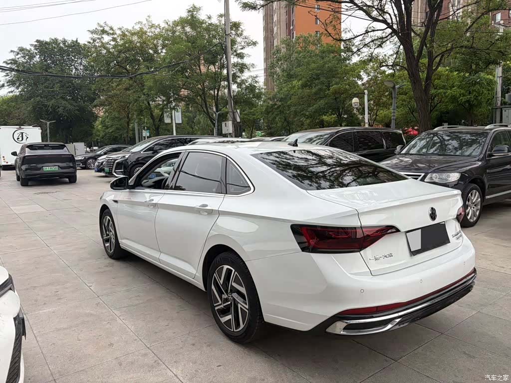 Volkswagen Sagitar, 2023 3