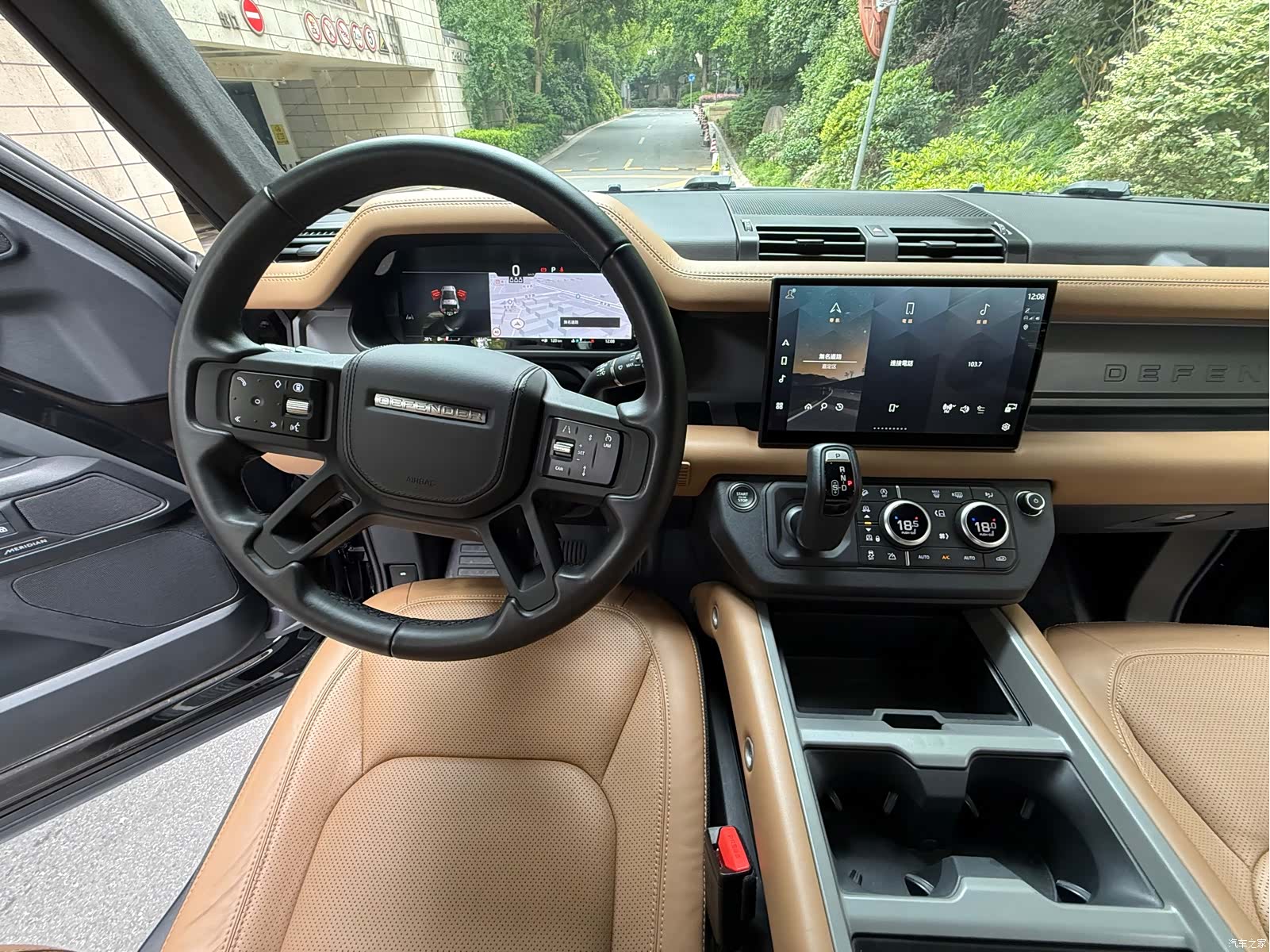 Land Rover Defender, 2025 18