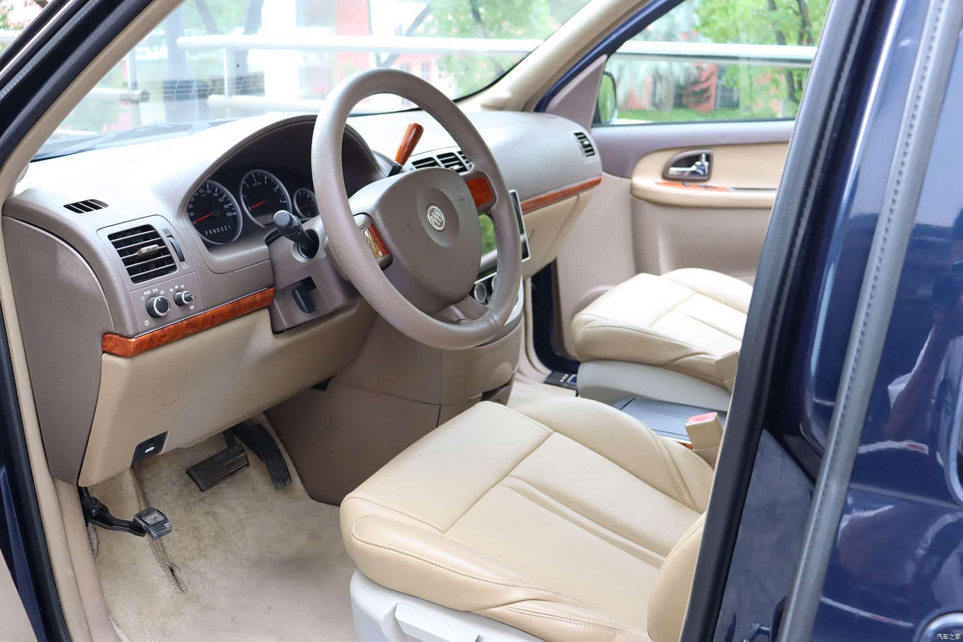 Buick GL8, 2010 7
