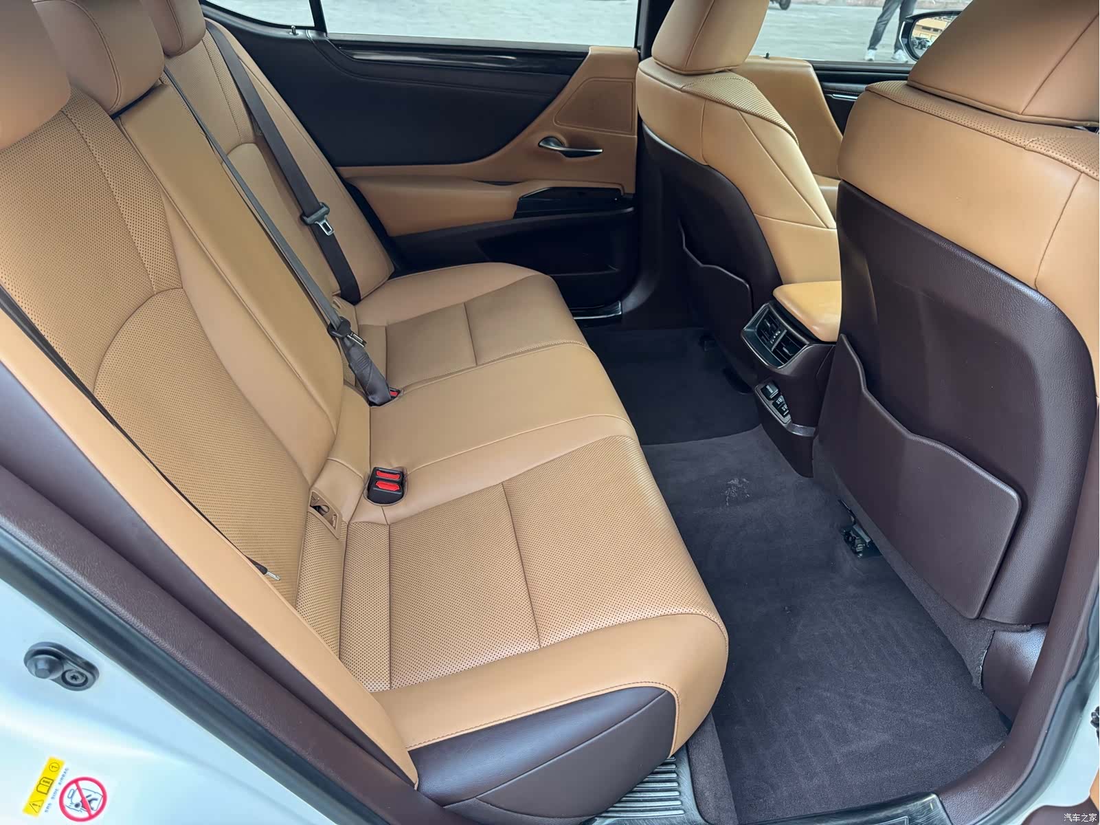 Lexus ES, 2019 10