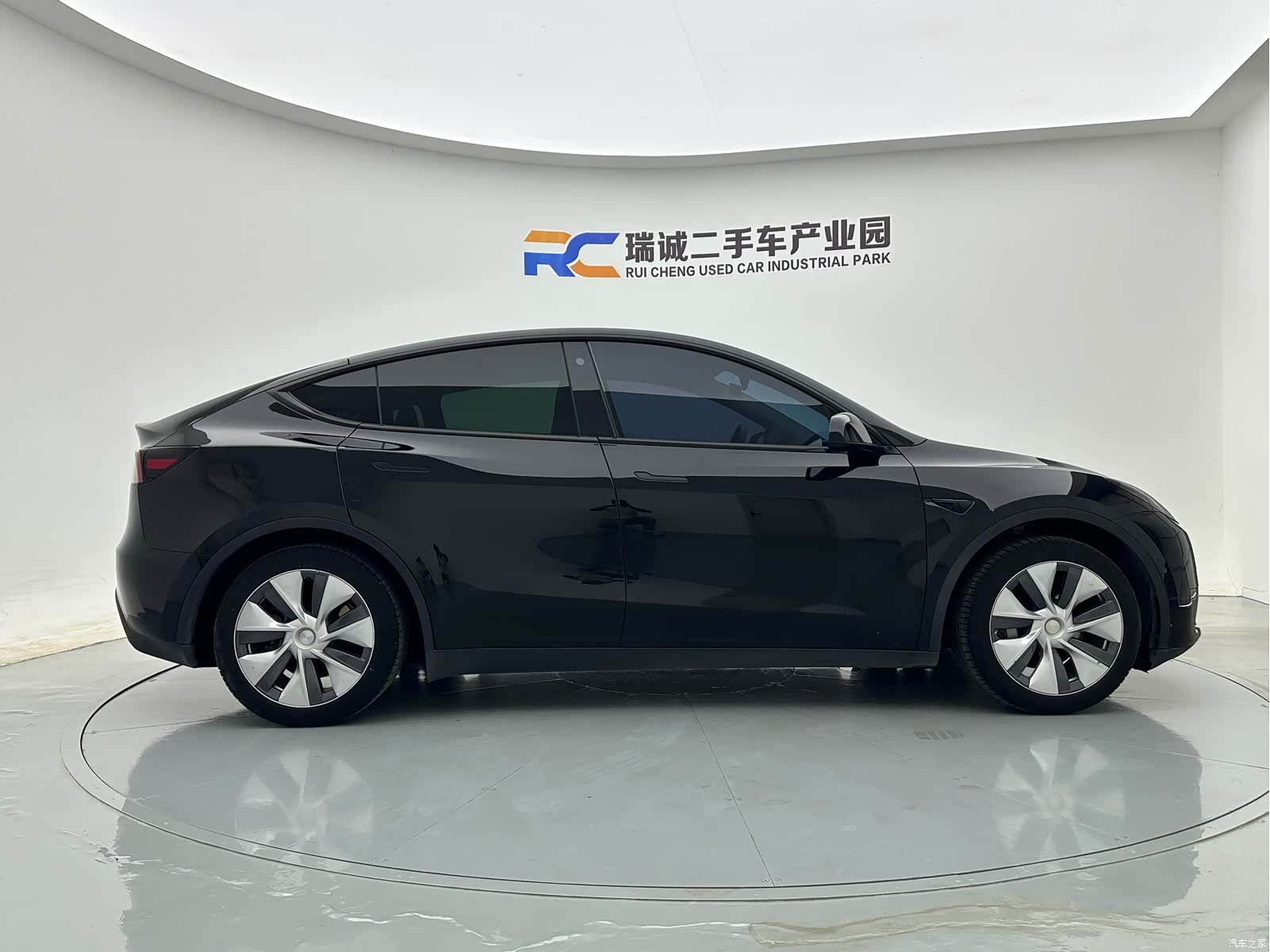 Tesla Model Y, 2023 4