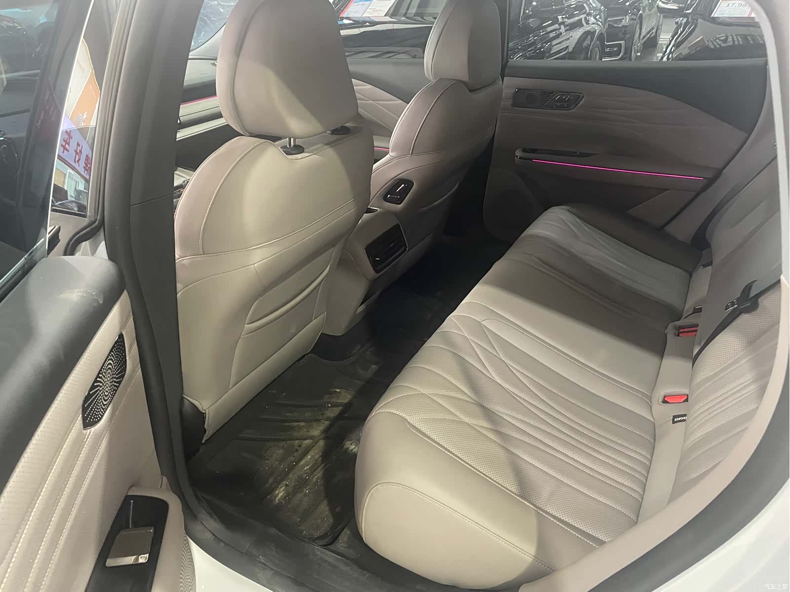 Geely 8, 2025 4