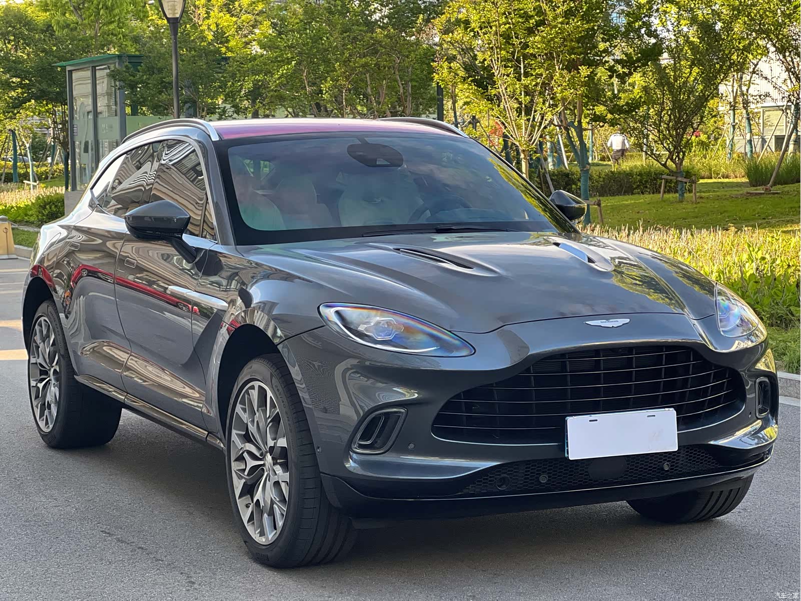Aston Martin DBX, 2024 3