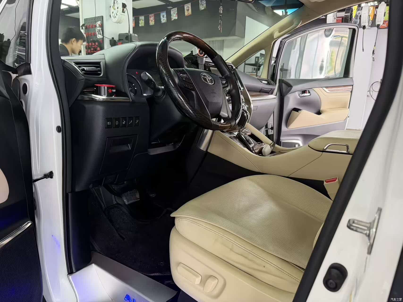 Toyota Alphard, 2015 4