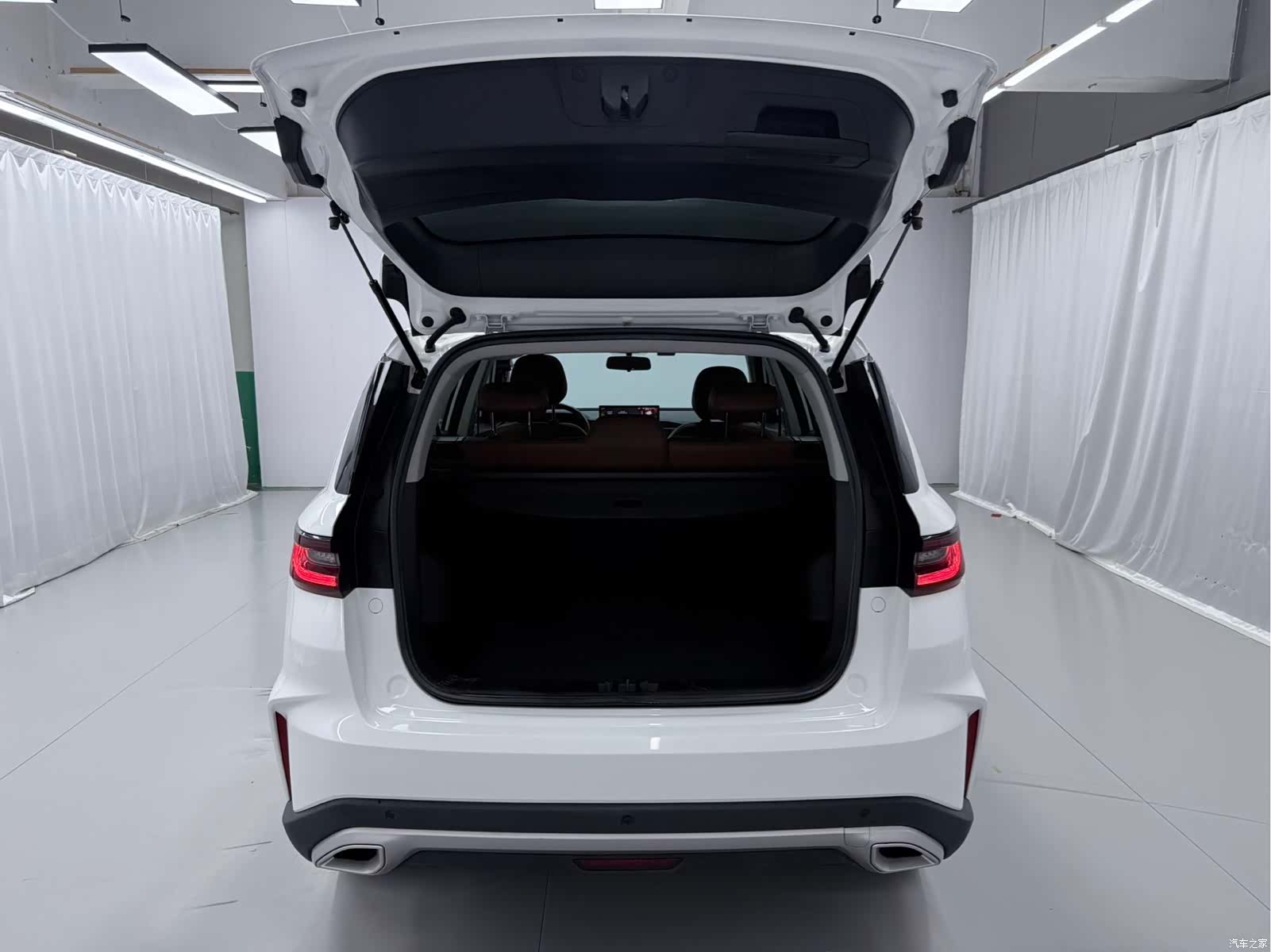 Geely X6, 2022 15
