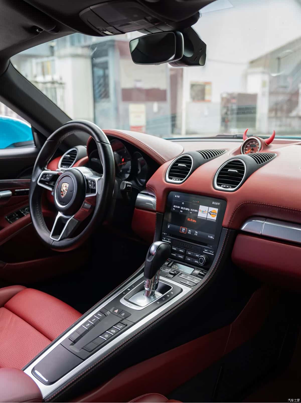 Porsche Cayman, 2019 все фото