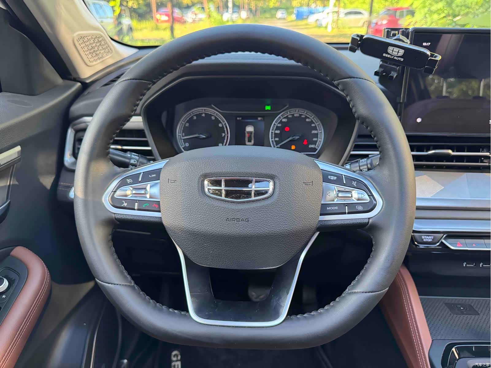 Geely X6, 2023 13