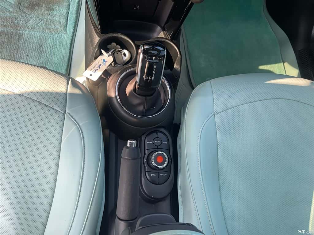 Mini ONE, 2019 16