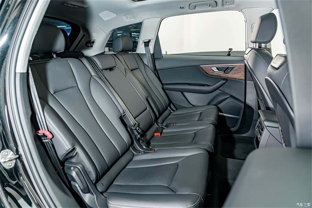 Audi Q7, 2025 23