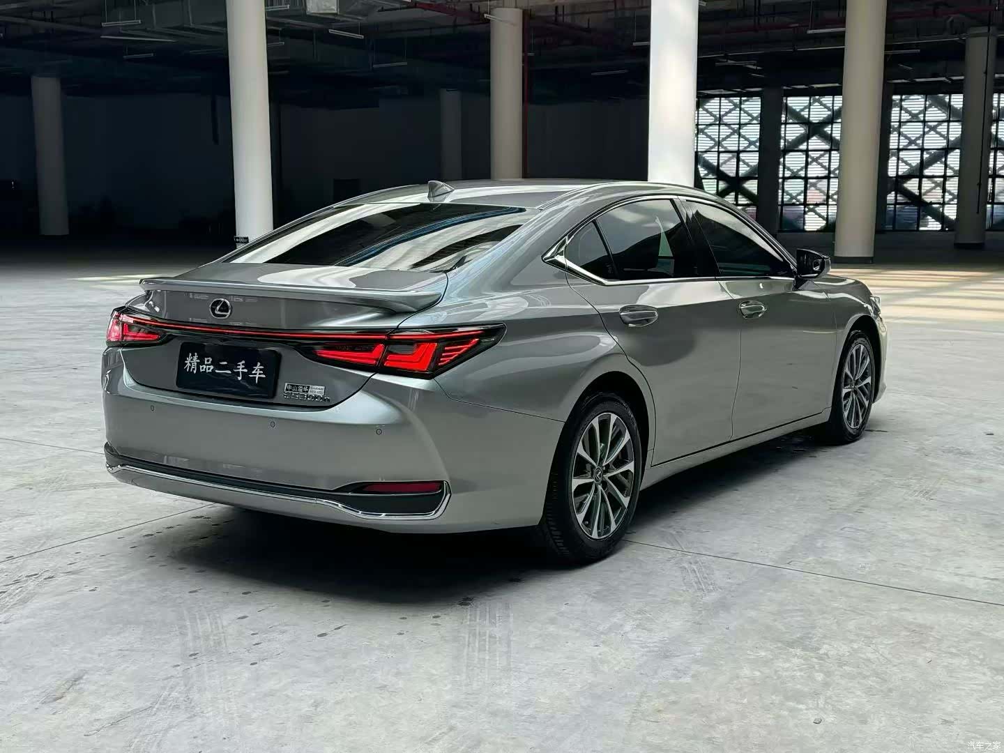 Lexus ES, 2025 9