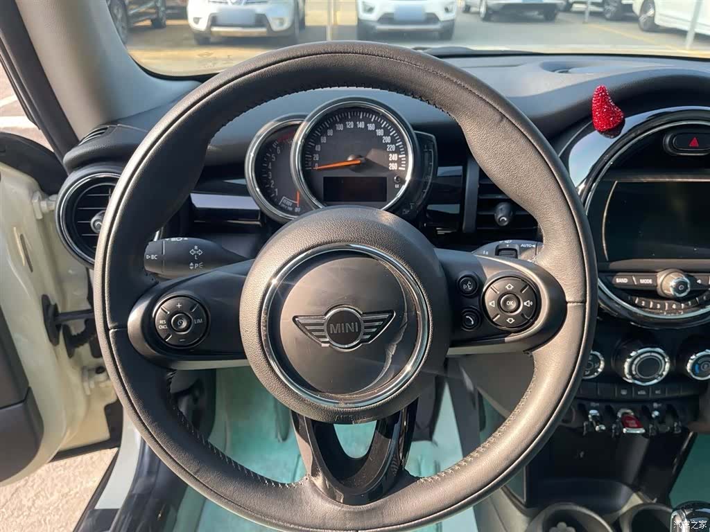 Mini ONE, 2019 14