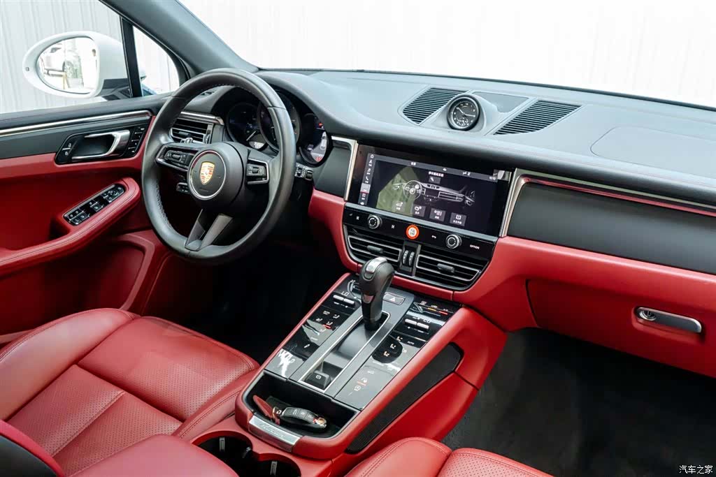Porsche Macan, 2023 3