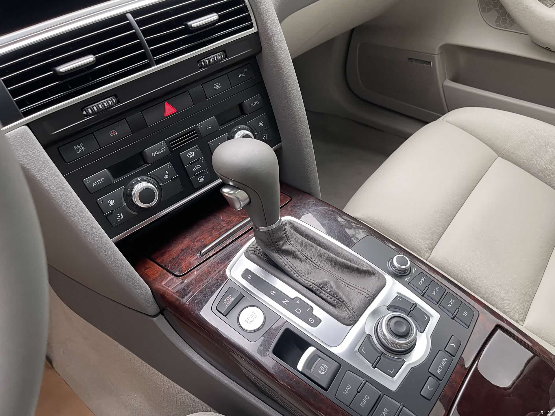Audi A6L, 2011 15