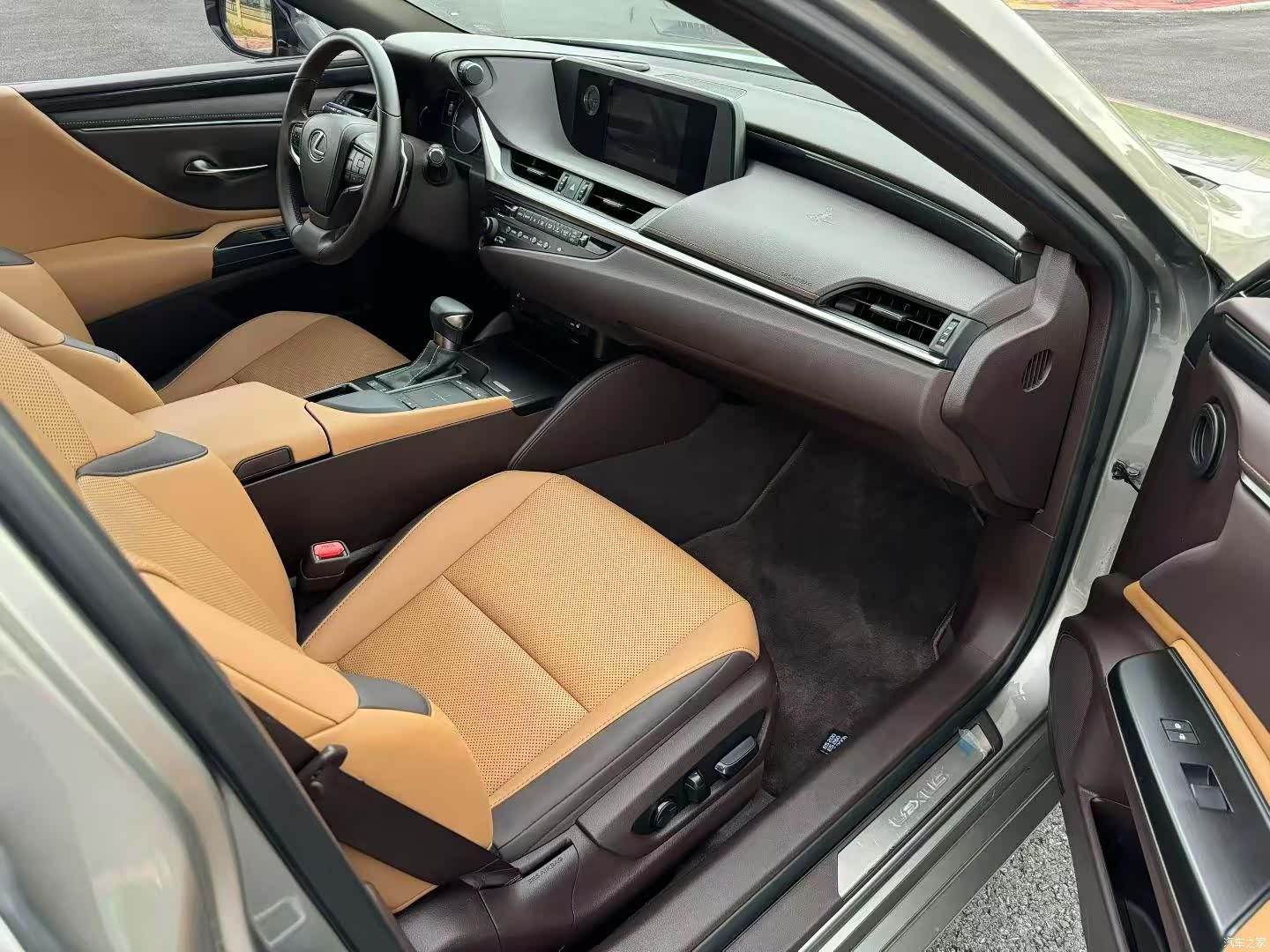 Lexus ES, 2018 7