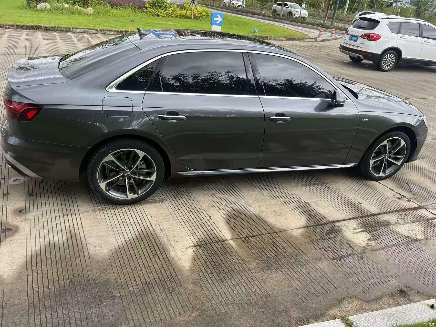 Audi A4L, 2021 все фото