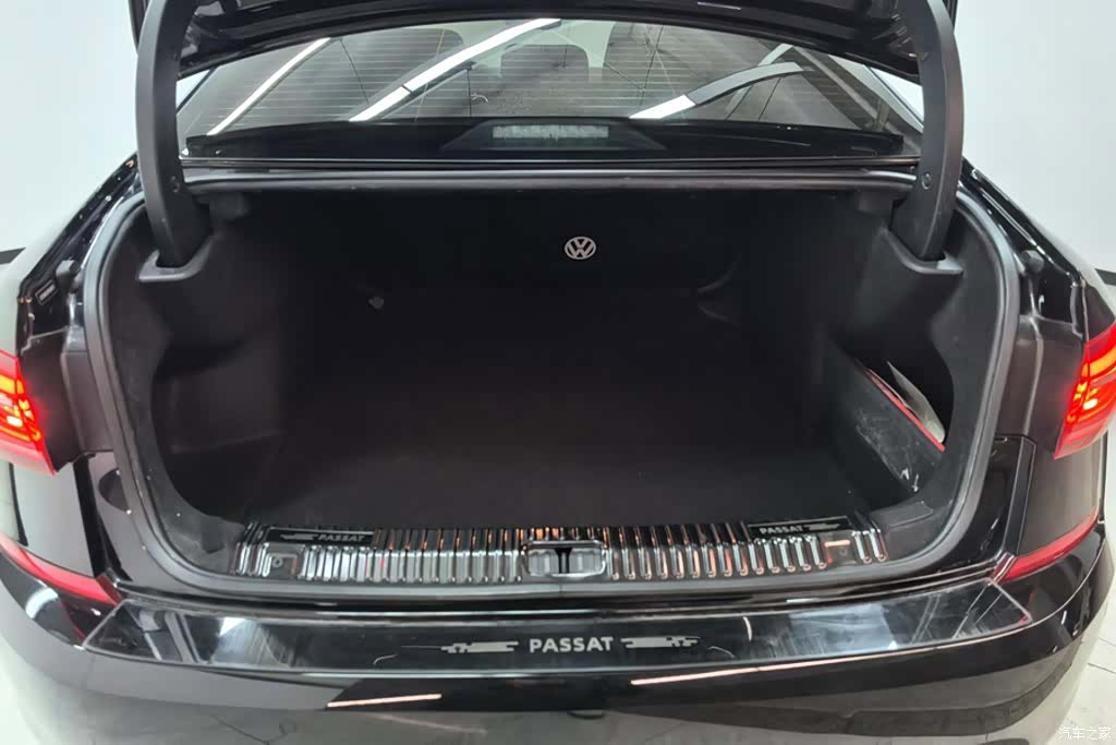 Volkswagen Passat, 2024 4