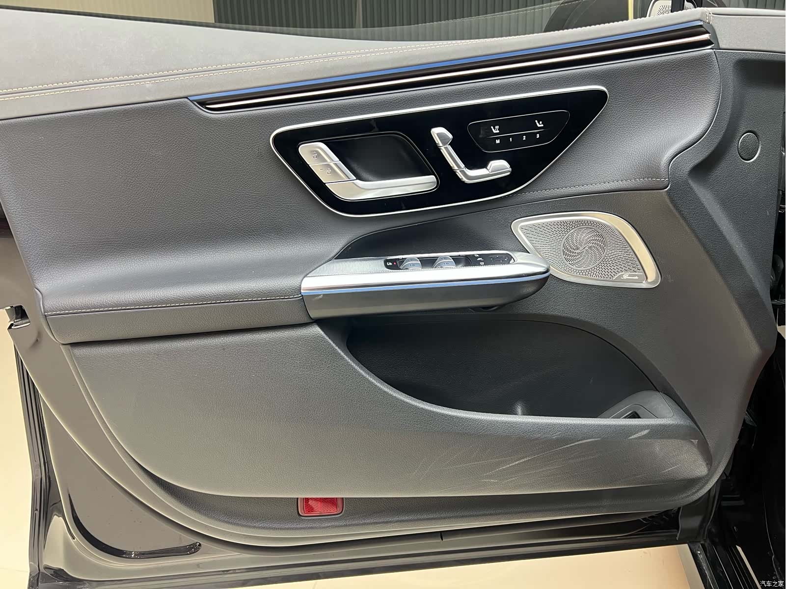 Mercedes-Benz EQE, 2024 10