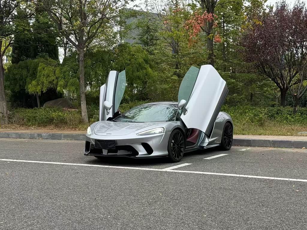 McLaren GT