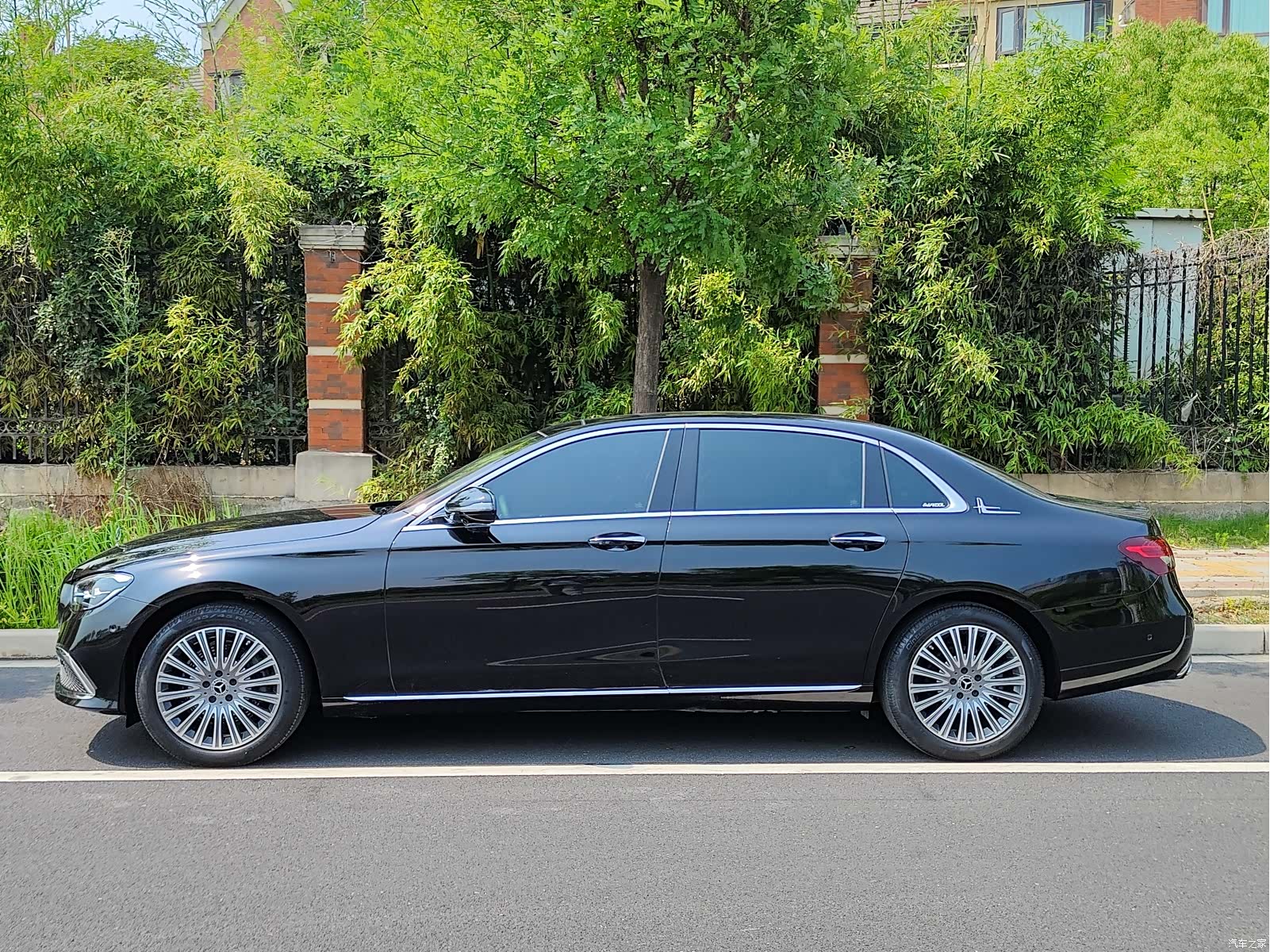 Mercedes-Benz E-Class, 2023 4