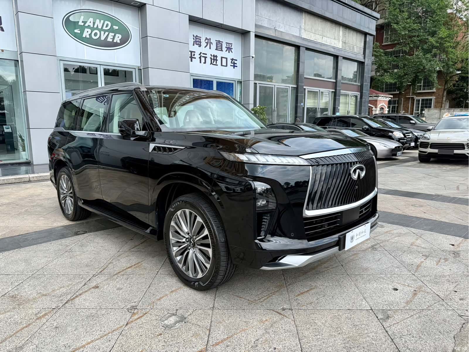 Infiniti QX80, 2025 3