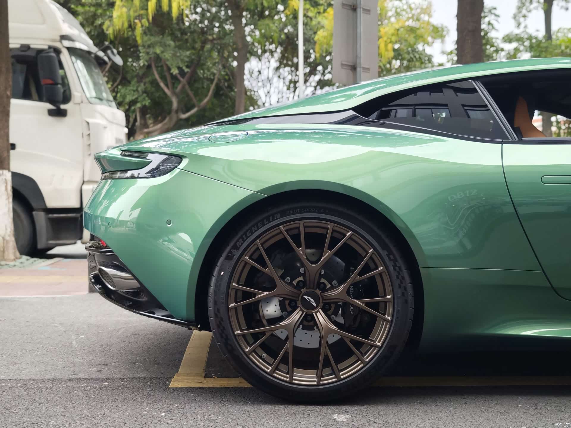 Aston Martin DB12, 1900 20