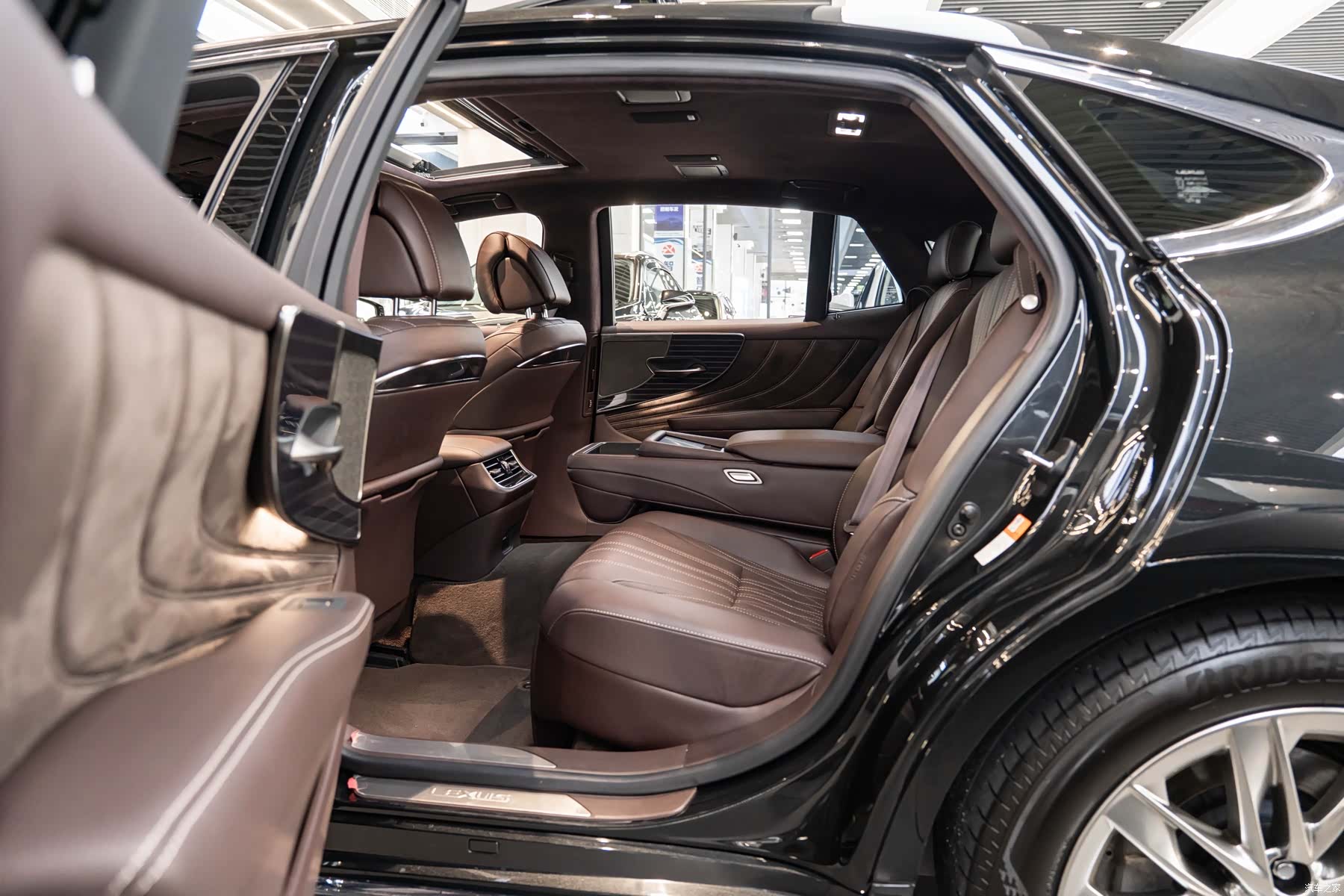 Lexus LS, 2020 10