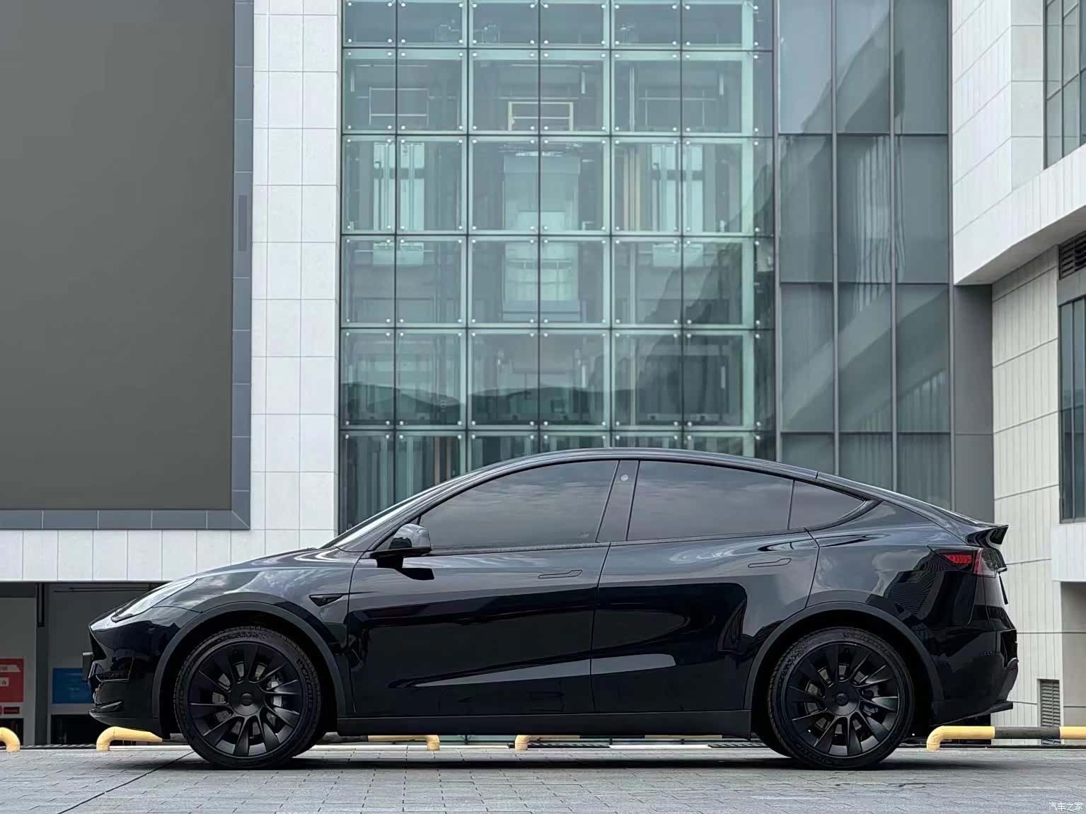 Tesla Model Y, 2023 2