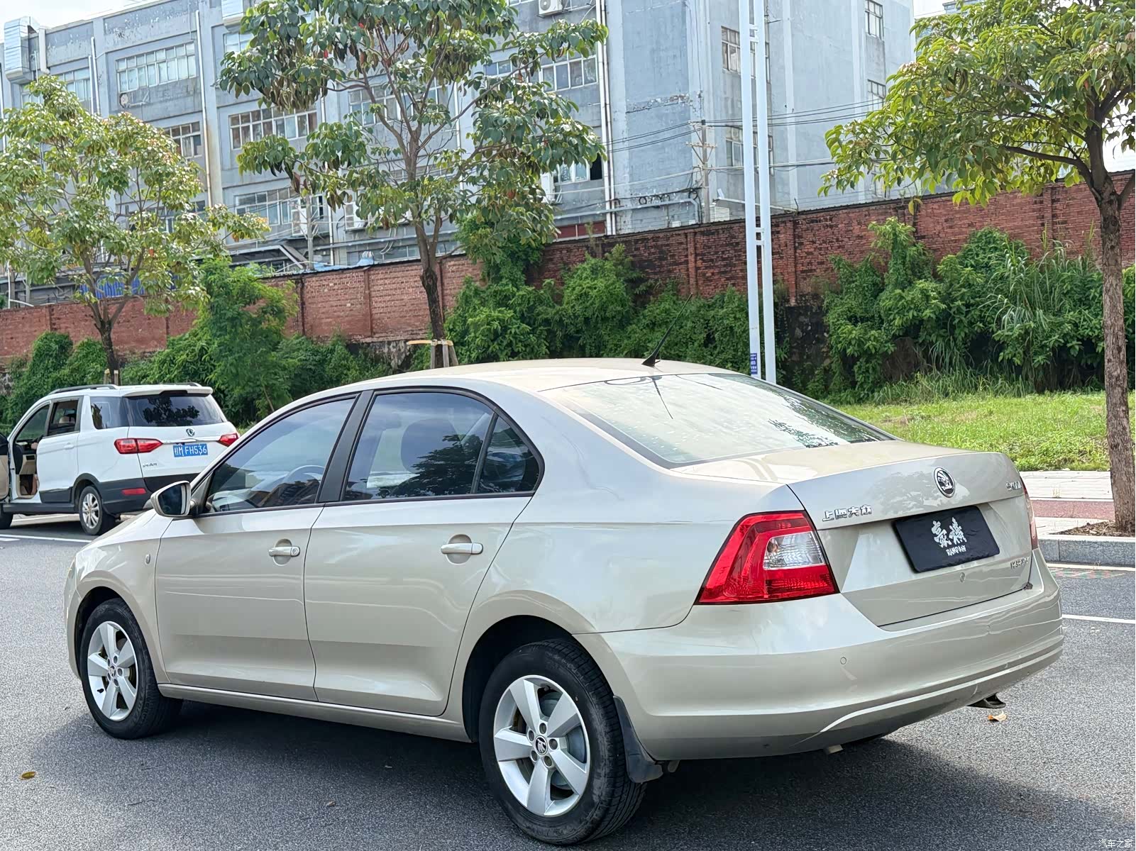 Skoda Rapid, 2014 6