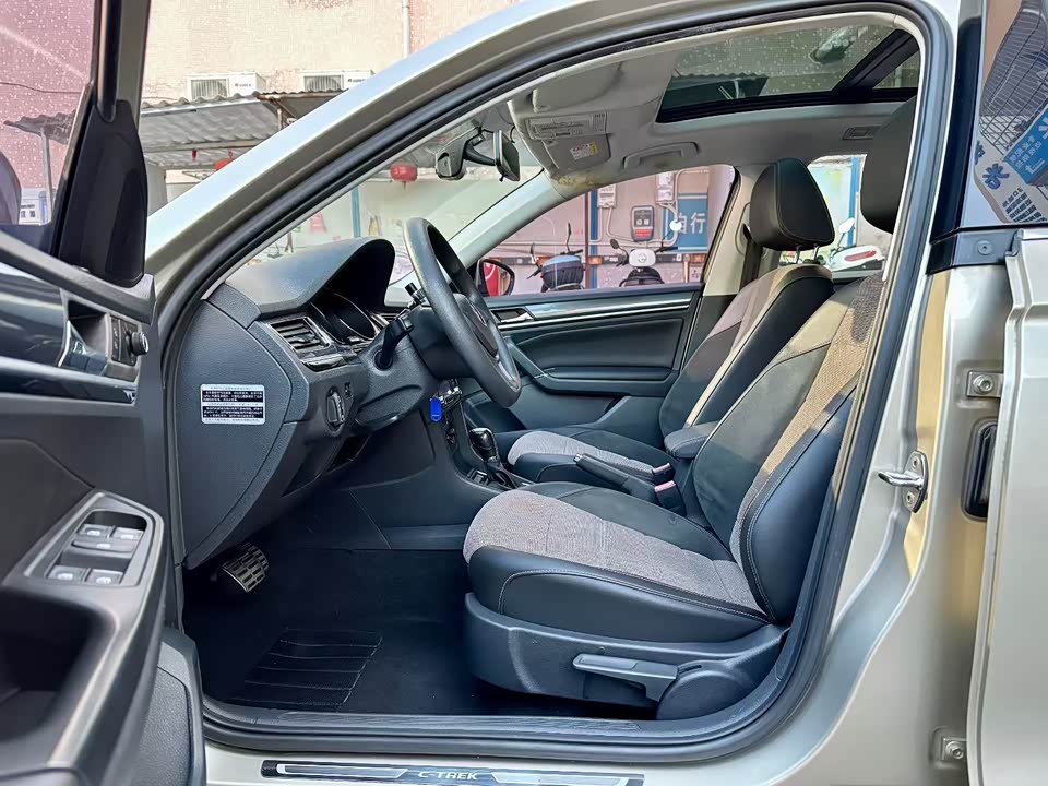 Volkswagen C-TREK Wei Collar