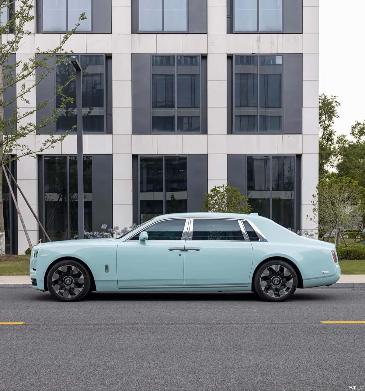 Rolls-Royce Phantom, 2024 7