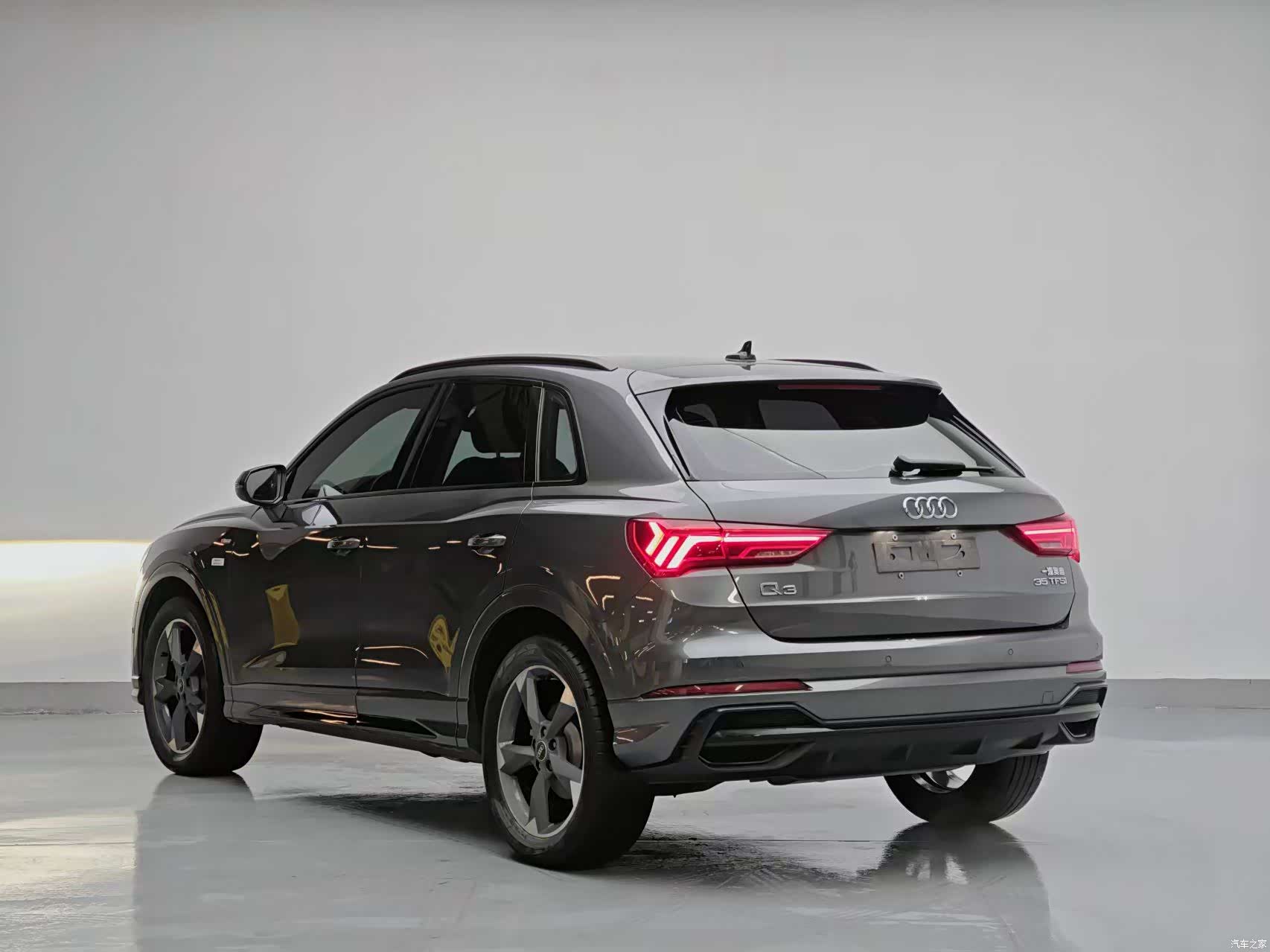 Audi Q3, 2023 4