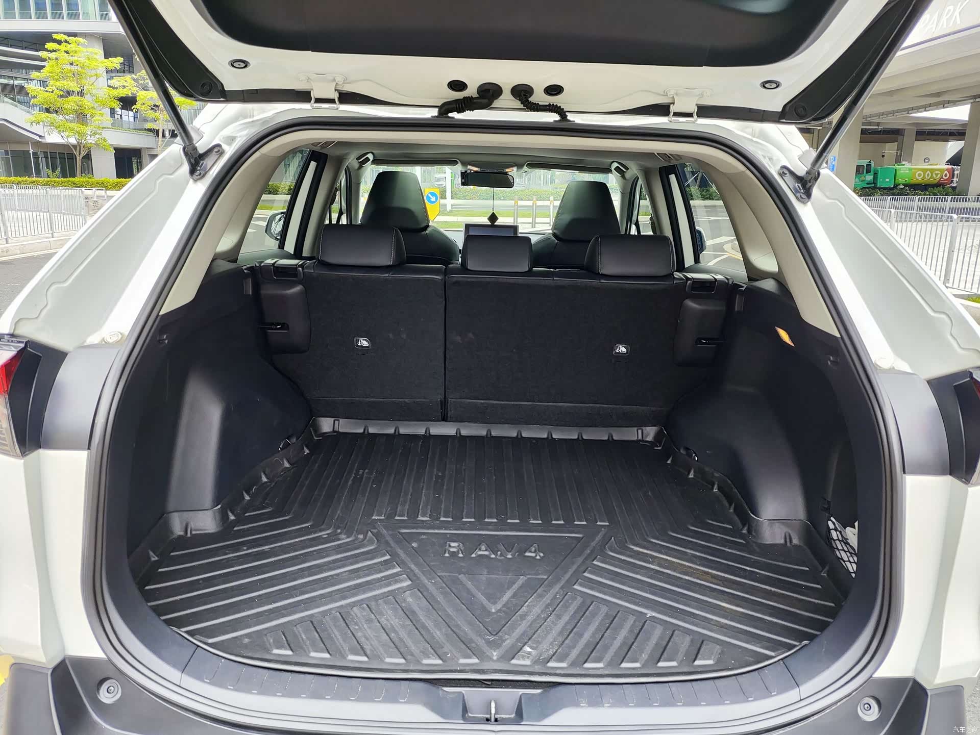 Toyota RAV4, 2023 14