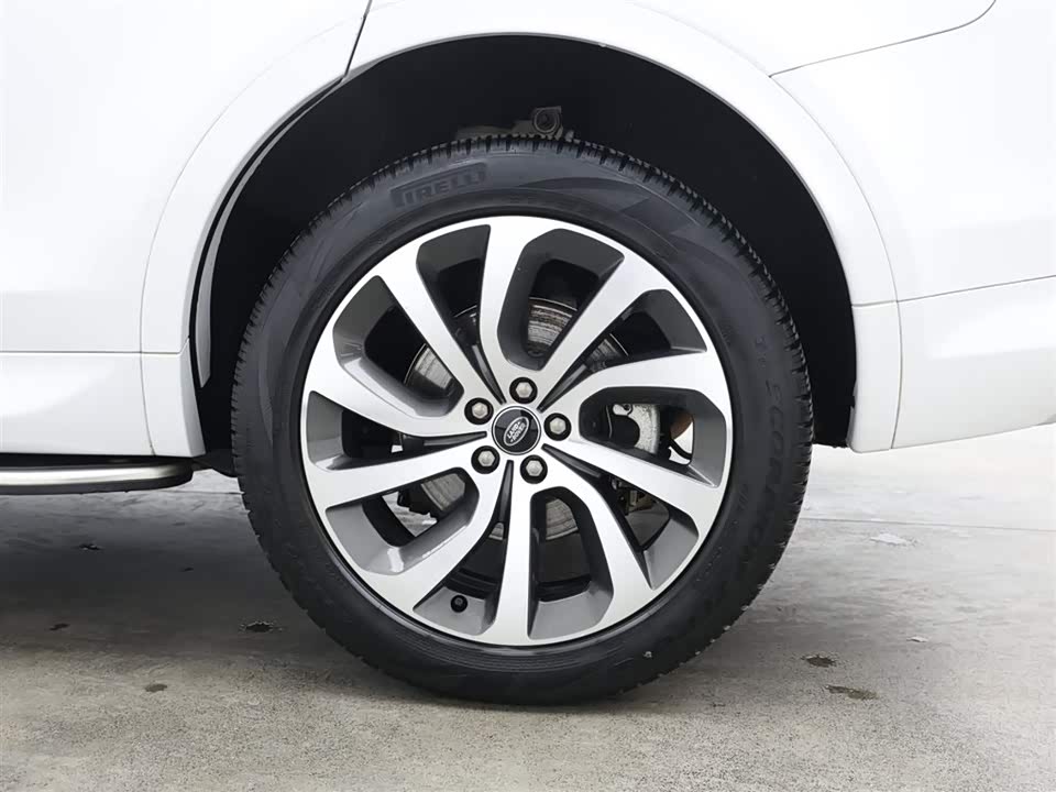 Land Rover Discover sources for sports