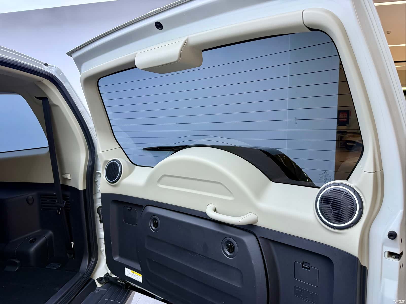 Mitsubishi Pajero, 2019 18