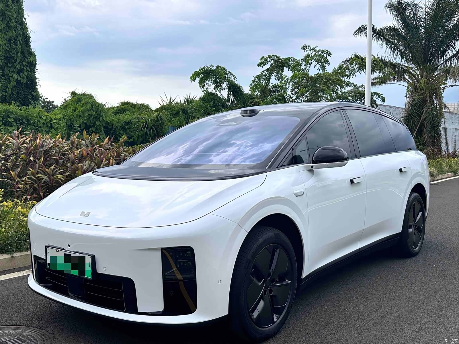 Li Auto i8, 2025 2