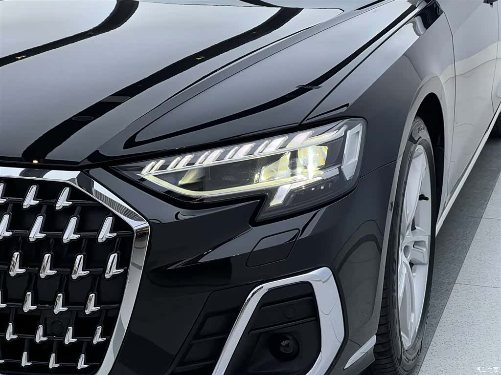 Audi A8L, 2022 6