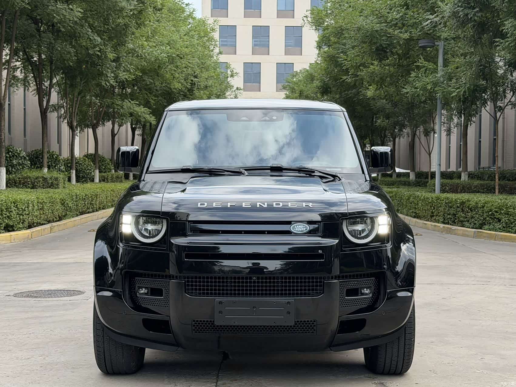 Land Rover Defender, 2021 3