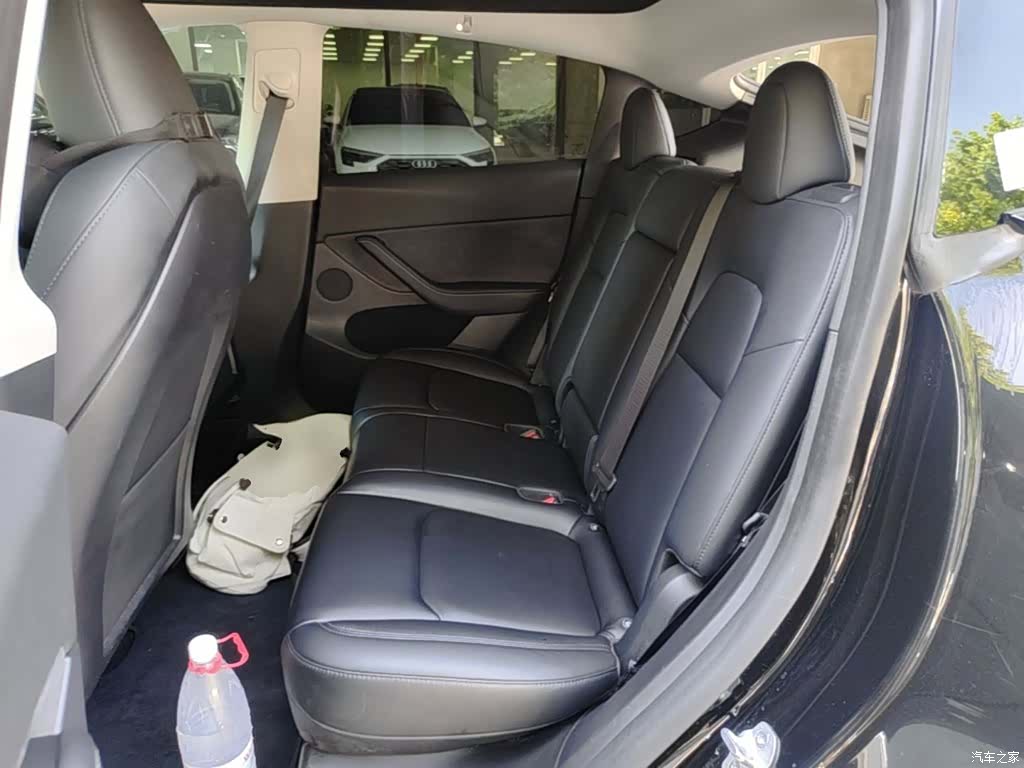 Tesla Model Y, 2023 17