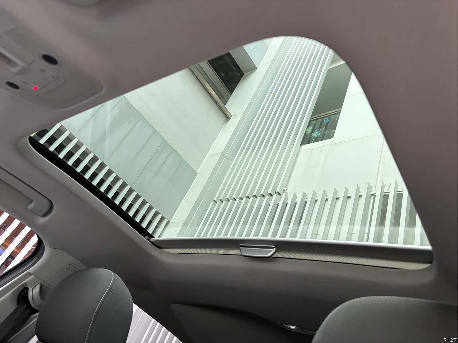 Audi Q2L, 2019 11