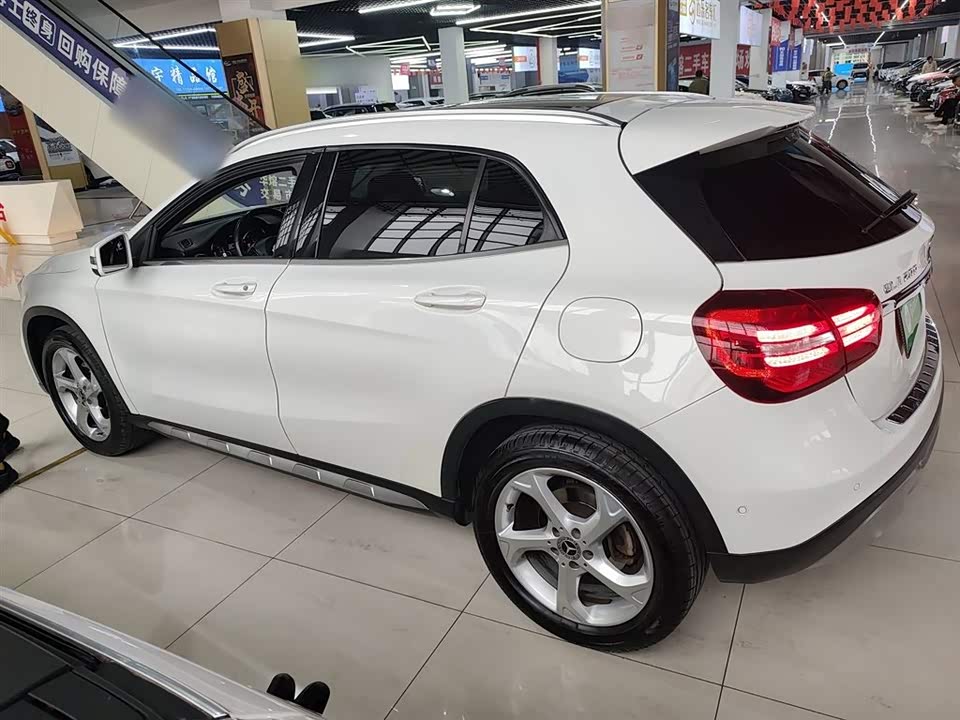 Mercedes-Benz GLA