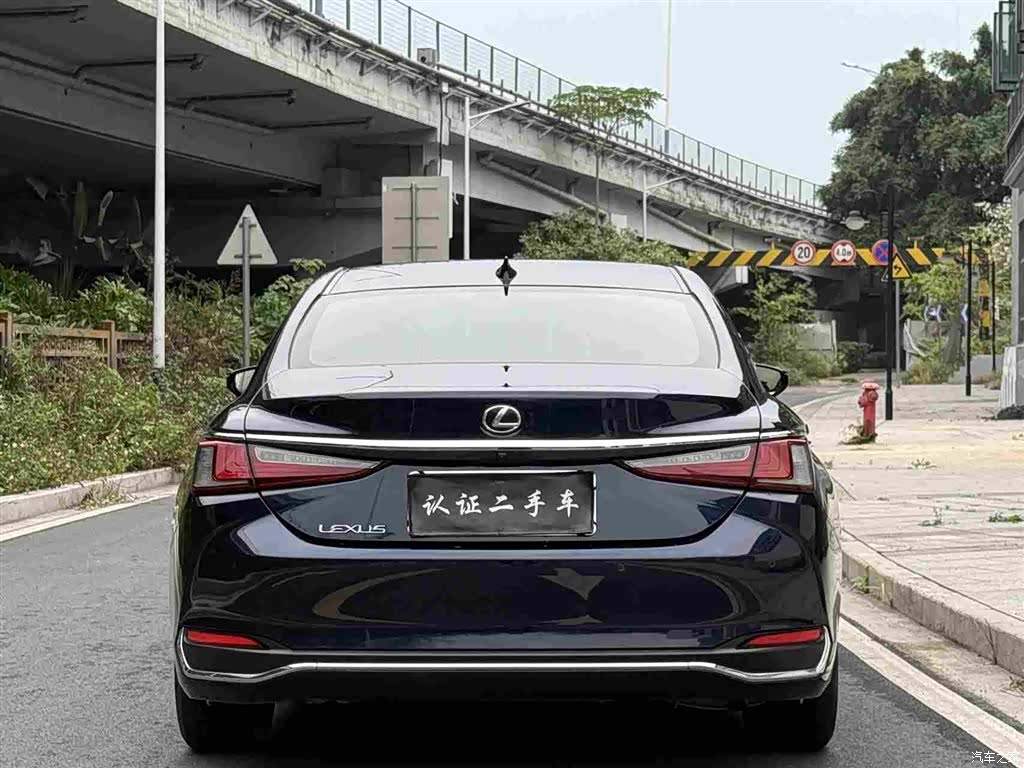 Lexus ES, 2023 21