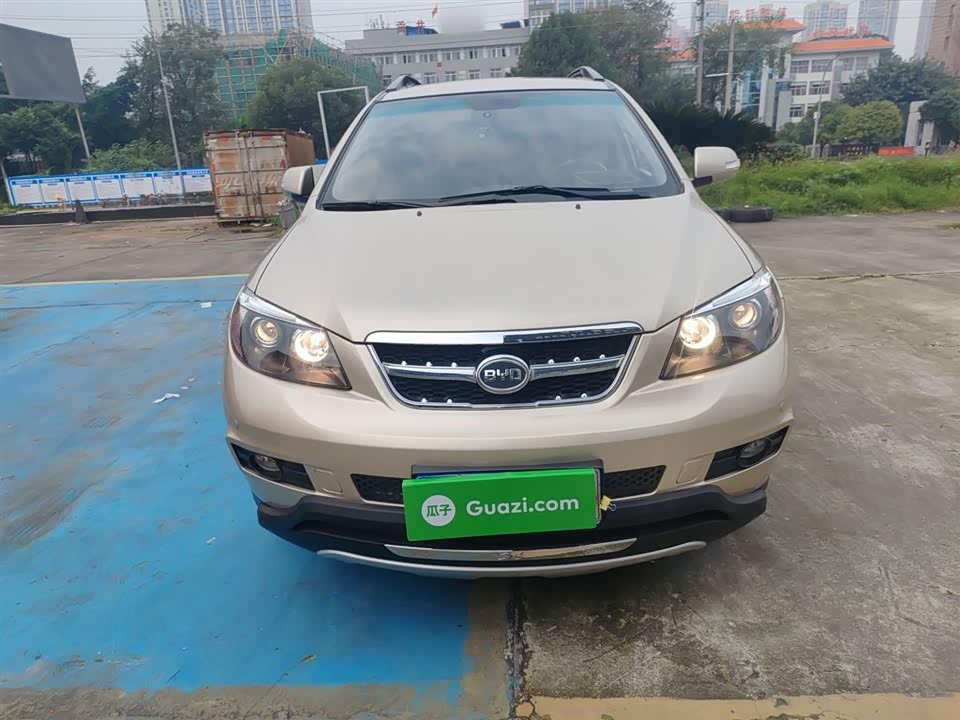 BYD S6