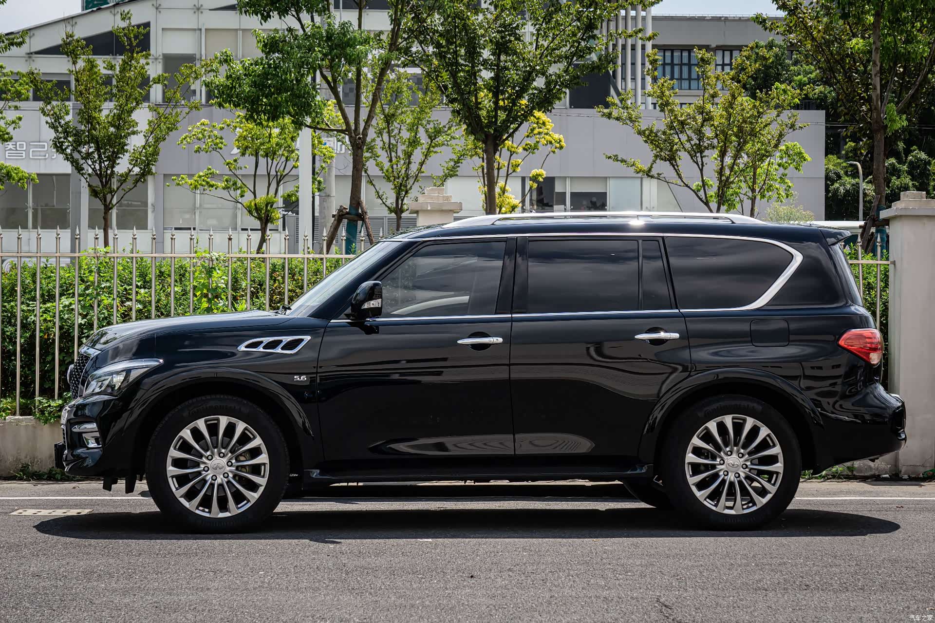 Infiniti QX80, 2017 8