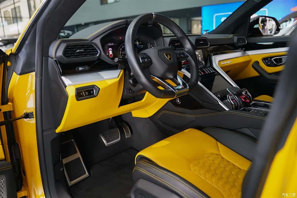 Lamborghini Urus, 2023 2