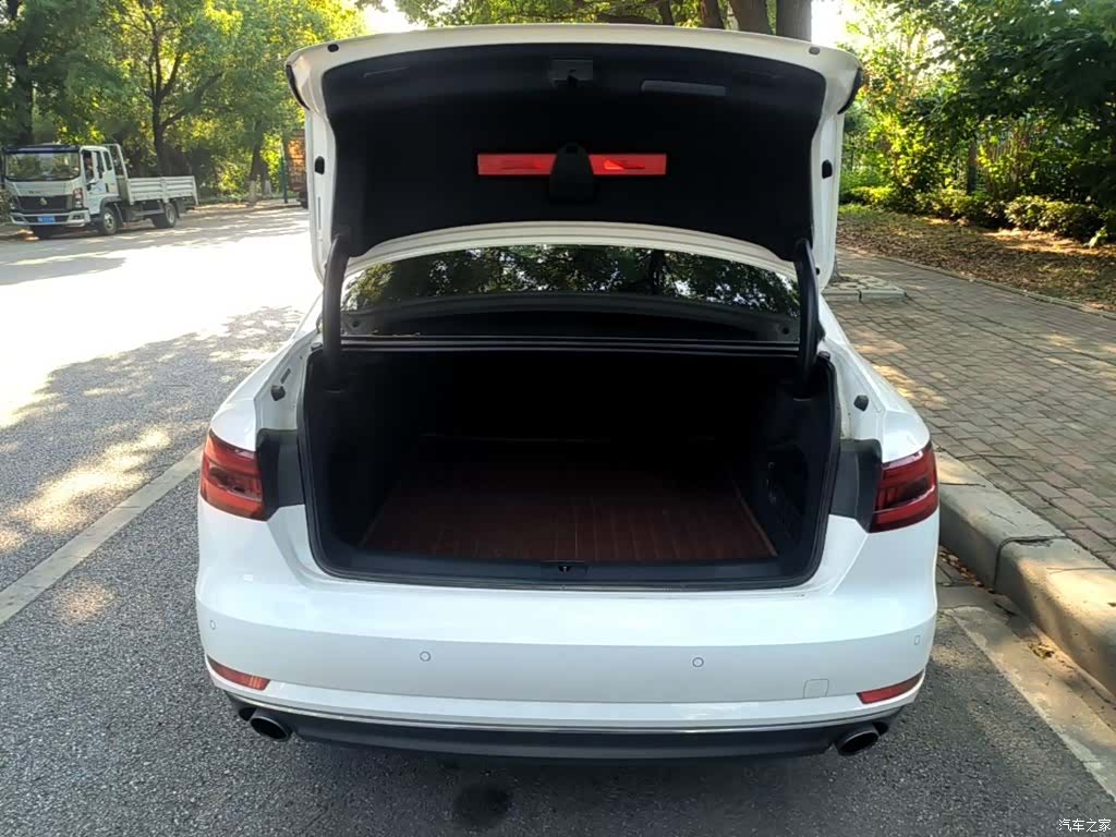 Audi A4L, 2018 19