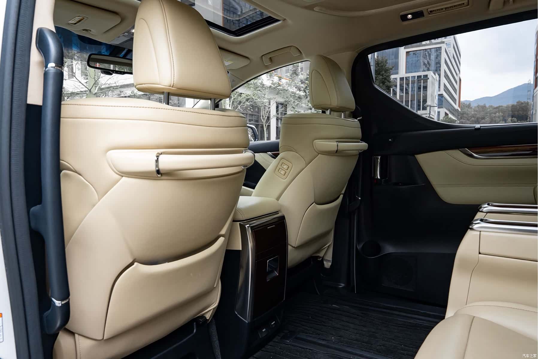 Toyota Alphard, 2017 8