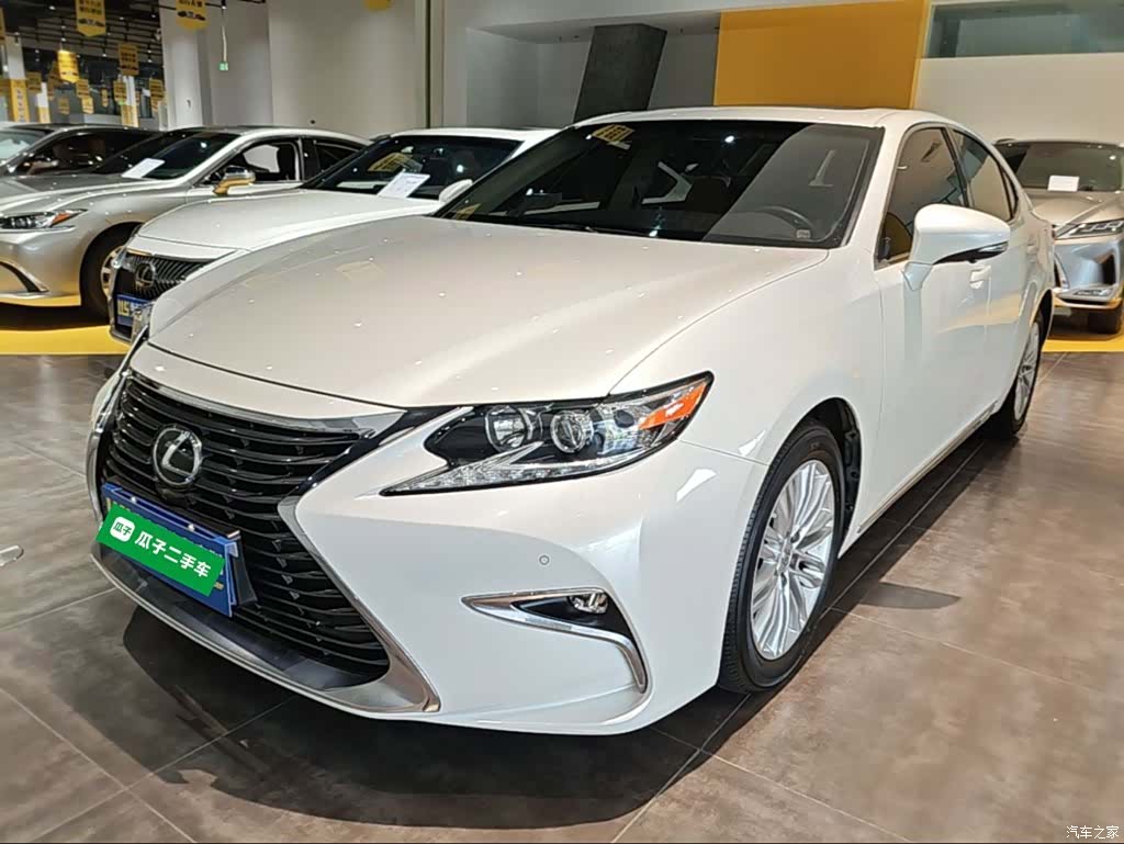 Lexus ES, 2018 1