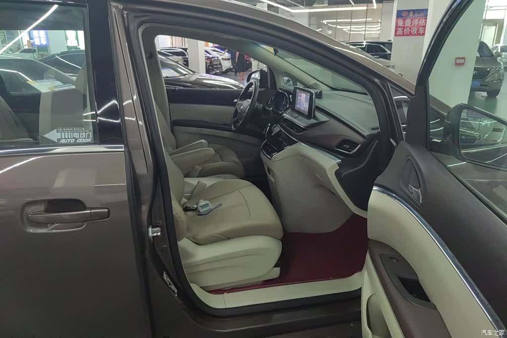 Buick GL8, 2022 8