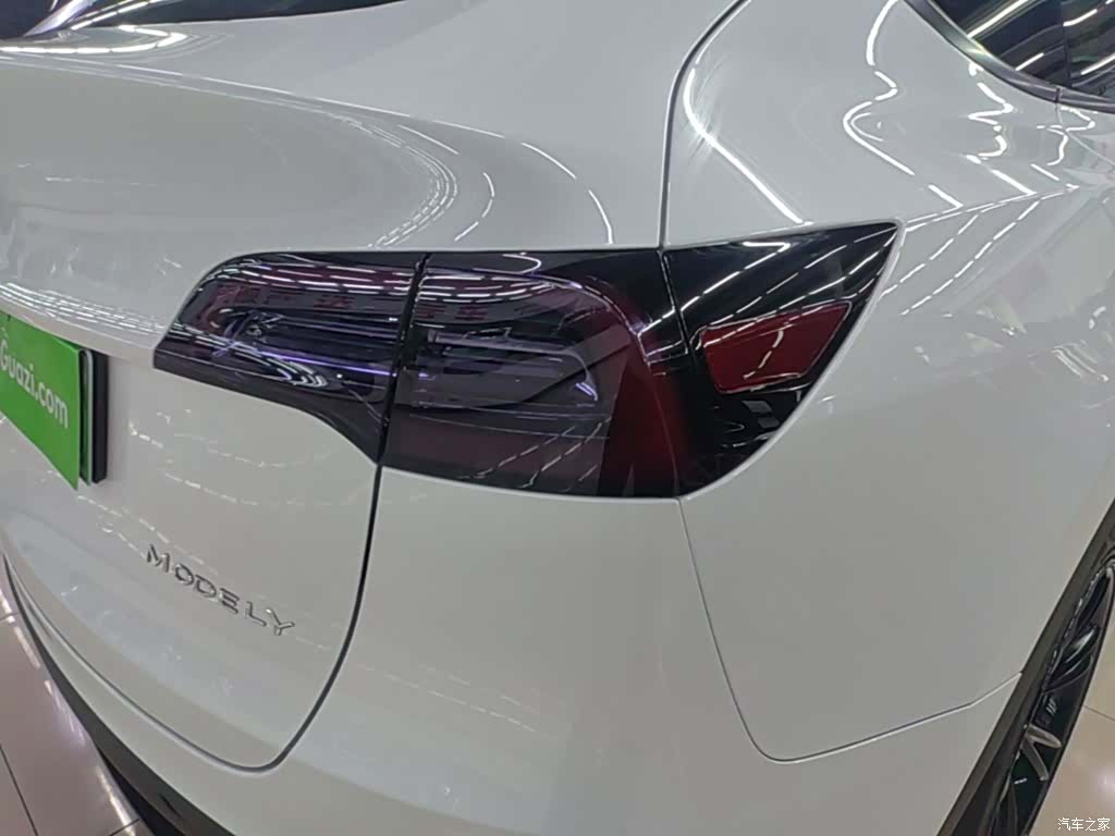 Tesla Model Y, 2024 8